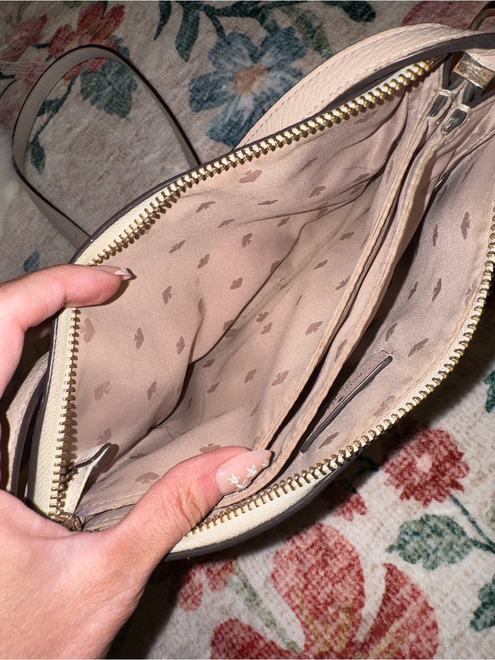 Well loved Kate Spade Two-Tone Beige and Cream Pebbled Leather Crossbody Bag - Picture 6 of 9